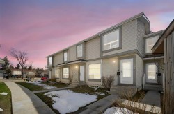 104 Deer Ridge Lane SE Calgary, AB T2J 6N4