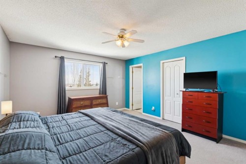 18 Bridlewood Way Sw, Calgary, AB - Indoor Photo Showing Bedroom