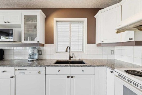 18 Bridlewood Way Sw, Calgary, AB - Indoor Photo Showing Kitchen