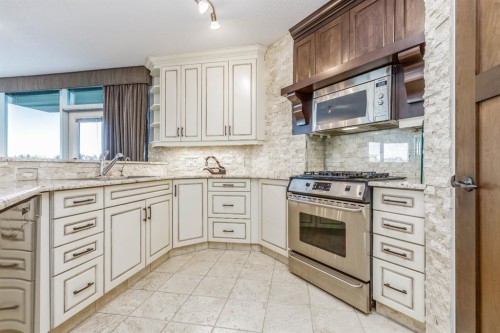 404-837 2 Avenue Sw, Calgary, AB - Indoor Photo Showing Kitchen With Upgraded Kitchen
