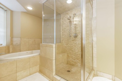 404-837 2 Avenue Sw, Calgary, AB - Indoor Photo Showing Bathroom