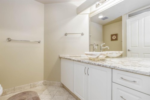 404-837 2 Avenue Sw, Calgary, AB - Indoor Photo Showing Bathroom