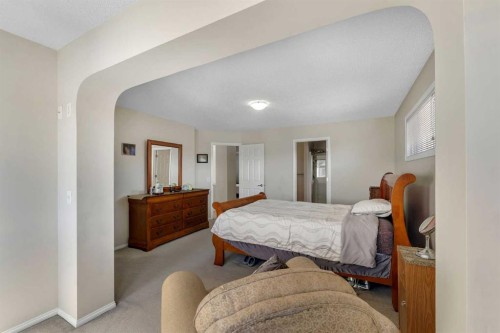 149 Saddlecrest Green Ne, Calgary, AB - Indoor Photo Showing Bedroom