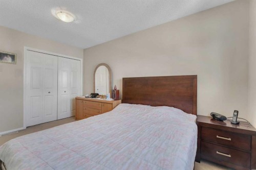 149 Saddlecrest Green Ne, Calgary, AB - Indoor Photo Showing Bedroom