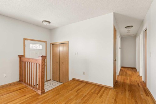 404 Manora Way Ne, Calgary, AB - Indoor Photo Showing Other Room