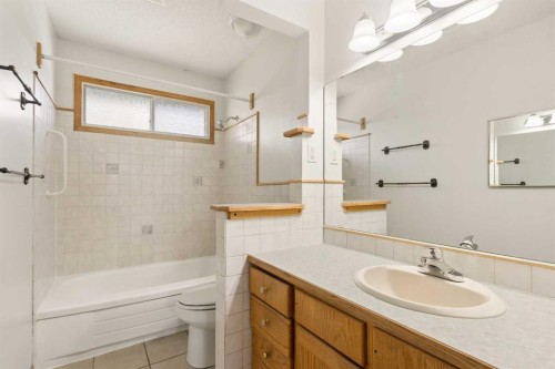404 Manora Way Ne, Calgary, AB - Indoor Photo Showing Bathroom