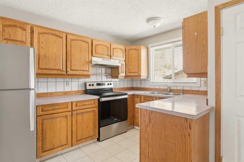 404 Manora Way Ne, Calgary, AB - Indoor Photo Showing Kitchen With Double Sink