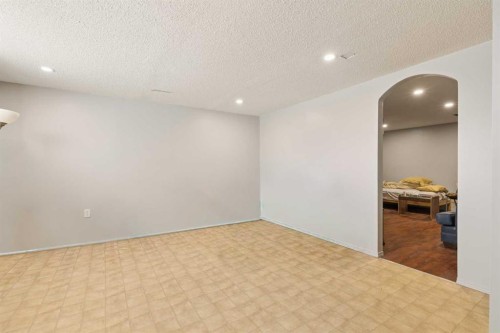 404 Manora Way Ne, Calgary, AB - Indoor