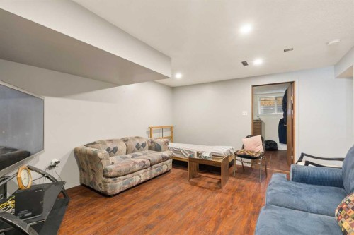 404 Manora Way Ne, Calgary, AB - Indoor