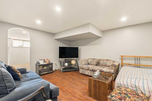 404 Manora Way Ne, Calgary, AB - Indoor