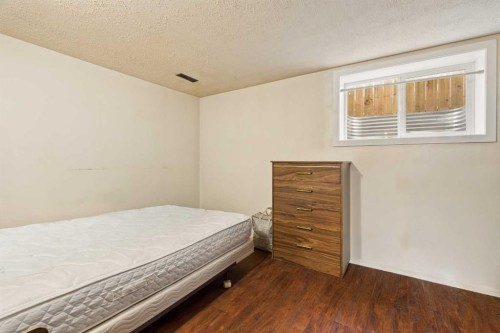 404 Manora Way Ne, Calgary, AB - Indoor Photo Showing Bedroom