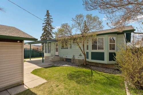 404 Manora Way Ne, Calgary, AB - Outdoor