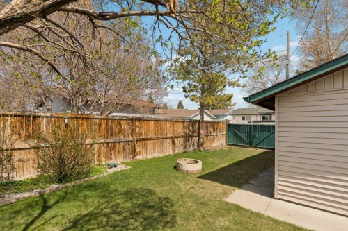 404 Manora Way Ne, Calgary, AB - Outdoor