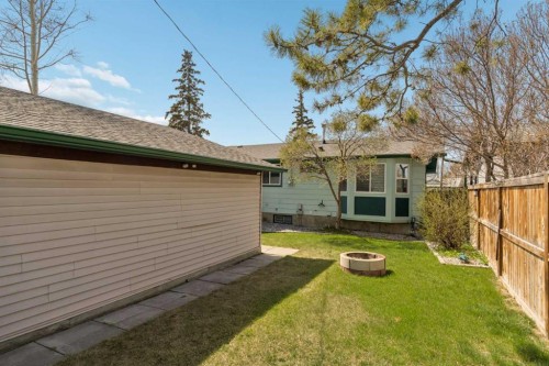 404 Manora Way Ne, Calgary, AB - Outdoor