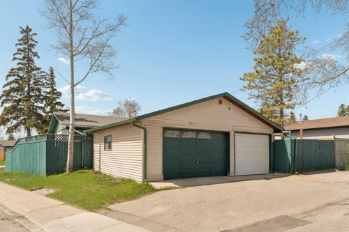 404 Manora Way Ne, Calgary, AB - Outdoor