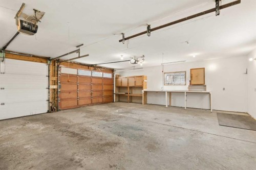 404 Manora Way Ne, Calgary, AB - Indoor Photo Showing Garage