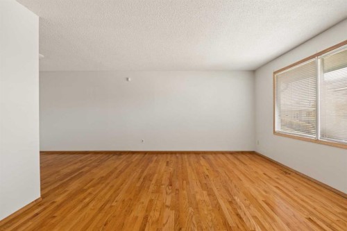 404 Manora Way Ne, Calgary, AB - Indoor Photo Showing Other Room