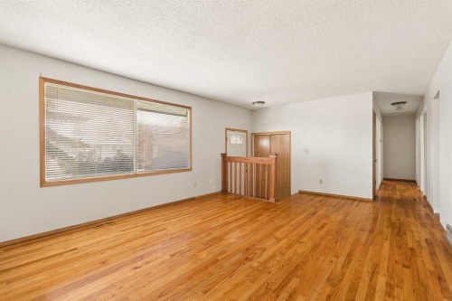 404 Manora Way Ne, Calgary, AB - Indoor Photo Showing Other Room