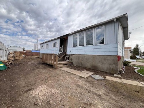 858 Briarwood Road  Strathmore, AB T1P 1E6