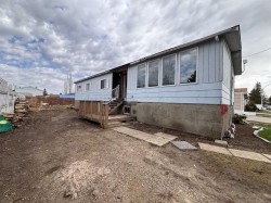 858 Briarwood Road Strathmore, AB T1P 1E6