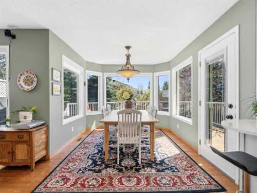 208 Shawnee Gardens Sw, Calgary, AB - Indoor Photo Showing Other Room