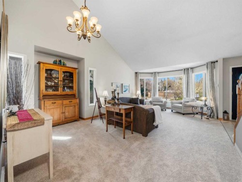208 Shawnee Gardens Sw, Calgary, AB - Indoor