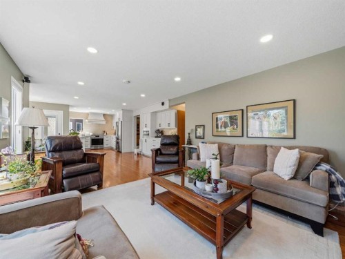 208 Shawnee Gardens Sw, Calgary, AB - Indoor Photo Showing Living Room