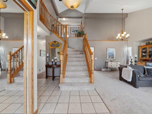 208 Shawnee Gardens Sw, Calgary, AB - Indoor Photo Showing Other Room