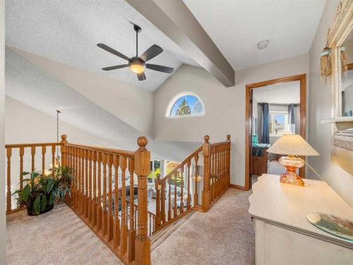 208 Shawnee Gardens Sw, Calgary, AB - Indoor Photo Showing Other Room