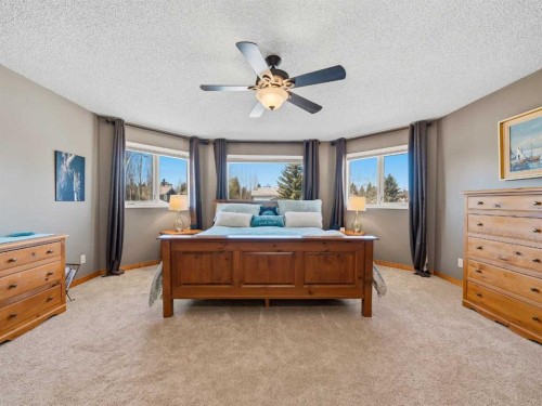 208 Shawnee Gardens Sw, Calgary, AB - Indoor Photo Showing Bedroom