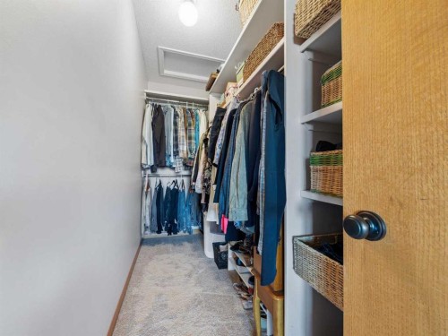 208 Shawnee Gardens Sw, Calgary, AB - Indoor With Storage