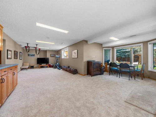 208 Shawnee Gardens Sw, Calgary, AB - Indoor