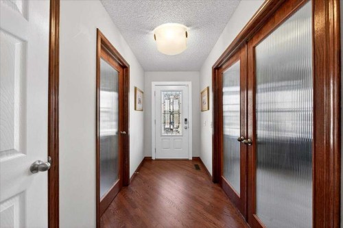 18 Inverness Rise Se, Calgary, AB - Indoor Photo Showing Other Room