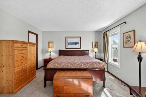 18 Inverness Rise Se, Calgary, AB - Indoor Photo Showing Bedroom