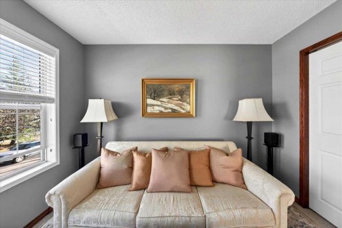 18 Inverness Rise Se, Calgary, AB - Indoor Photo Showing Bedroom