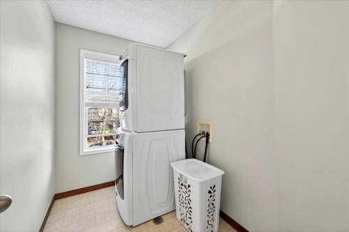 18 Inverness Rise Se, Calgary, AB - Indoor Photo Showing Other Room