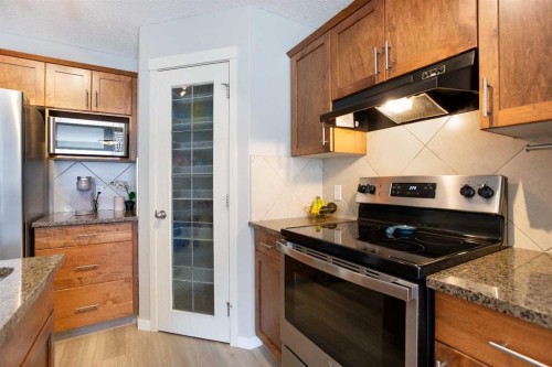 30 Cranwell Common Se, Calgary, AB - Indoor Photo Showing Kitchen