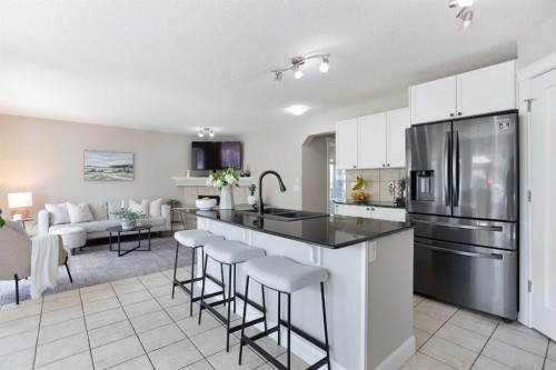 403 Morningside Way Sw, Airdrie, AB - Indoor Photo Showing Kitchen