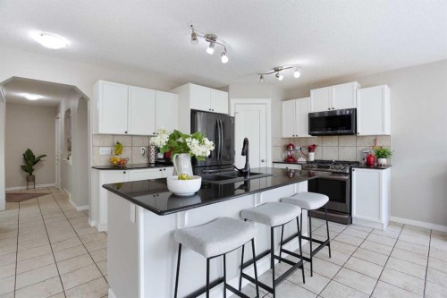 403 Morningside Way Sw, Airdrie, AB - Indoor Photo Showing Kitchen