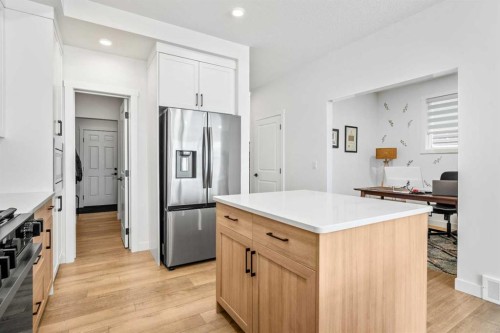 20 Walgrove Heights Se, Calgary, AB - Indoor Photo Showing Kitchen