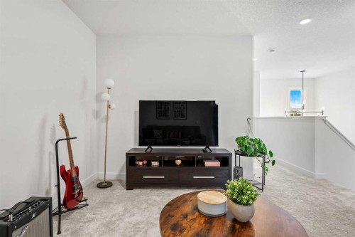 20 Walgrove Heights Se, Calgary, AB - Indoor Photo Showing Living Room