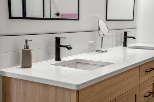 20 Walgrove Heights Se, Calgary, AB - Indoor Photo Showing Kitchen