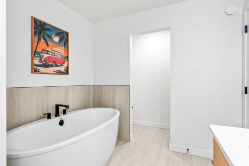 20 Walgrove Heights Se, Calgary, AB - Indoor Photo Showing Bathroom