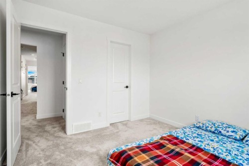20 Walgrove Heights Se, Calgary, AB - Indoor Photo Showing Bedroom