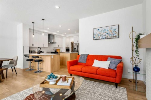 20 Walgrove Heights Se, Calgary, AB - Indoor Photo Showing Living Room