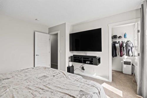 463 Cranbrook Square Se, Calgary, AB - Indoor Photo Showing Bedroom