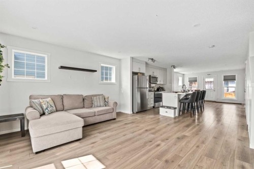 463 Cranbrook Square Se, Calgary, AB - Indoor Photo Showing Living Room