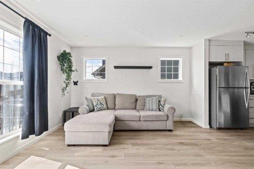 463 Cranbrook Square Se, Calgary, AB - Indoor Photo Showing Living Room