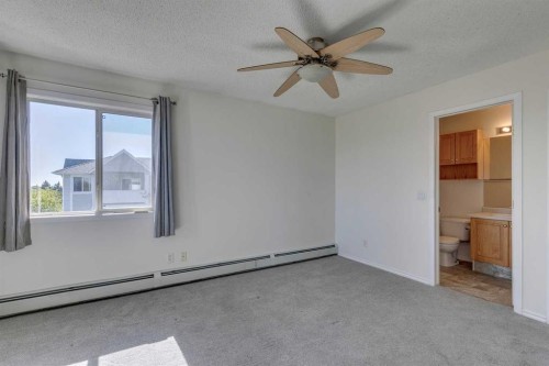 301-7301 Valleyview Park Se, Calgary, AB - Indoor Photo Showing Other Room