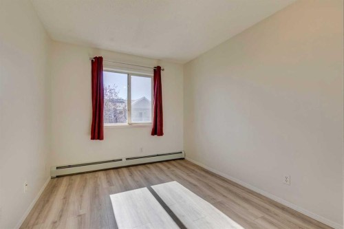 301-7301 Valleyview Park Se, Calgary, AB - Indoor Photo Showing Other Room